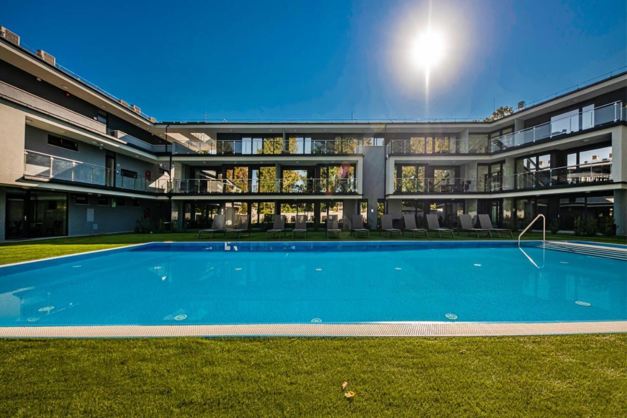 Aparthotel H55 Balatonlelle Exterior foto