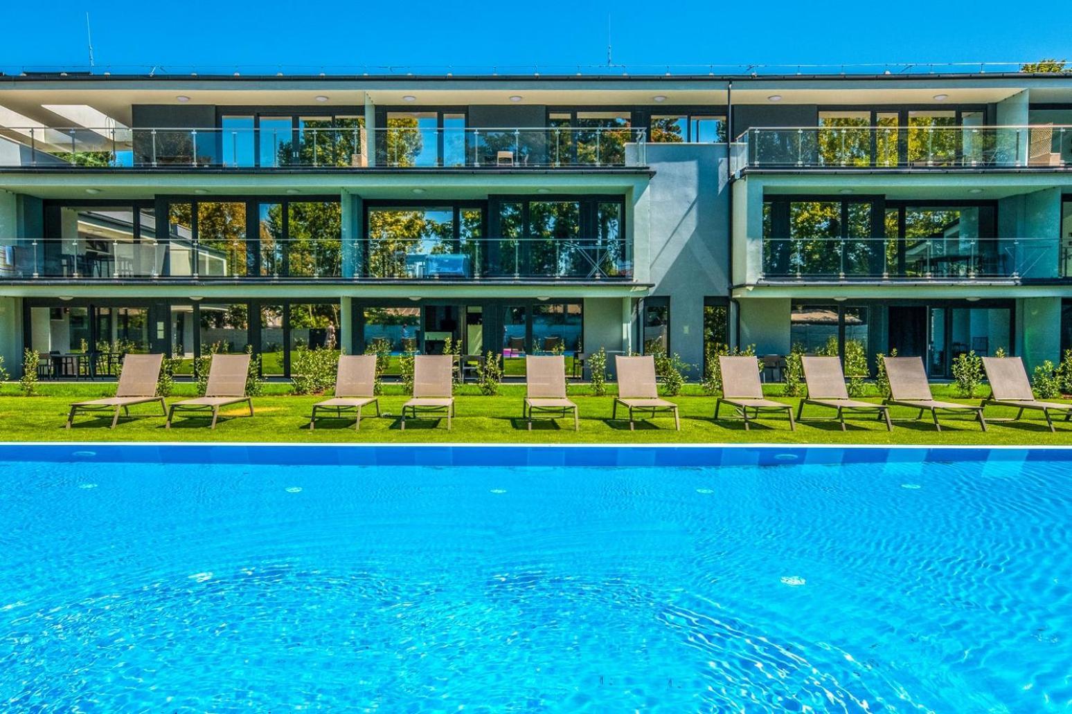 Aparthotel H55 Balatonlelle Exterior foto